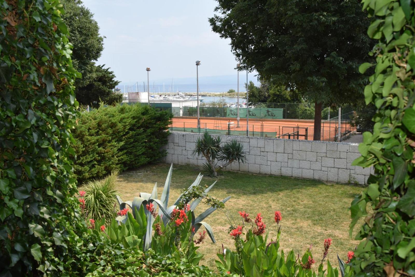 Vila At Location *