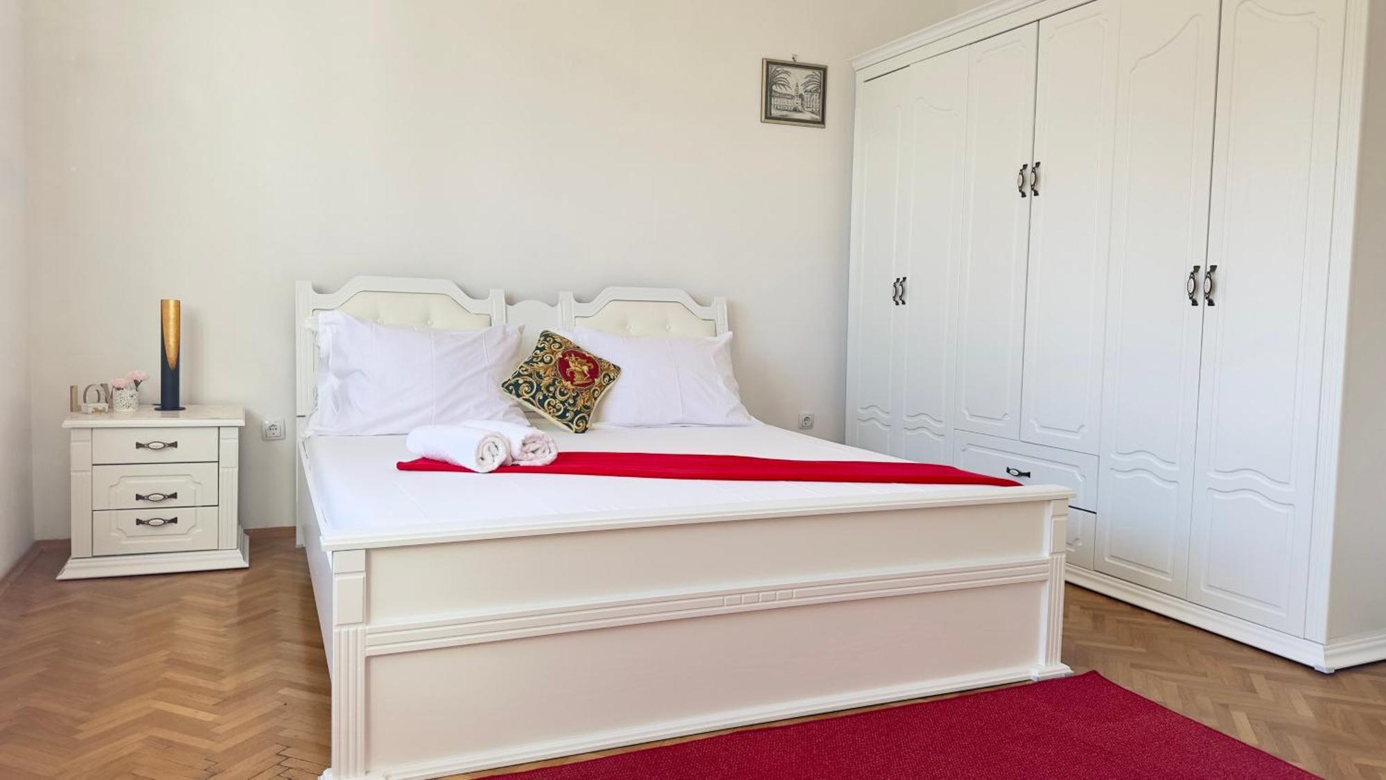 Vila At Location Split