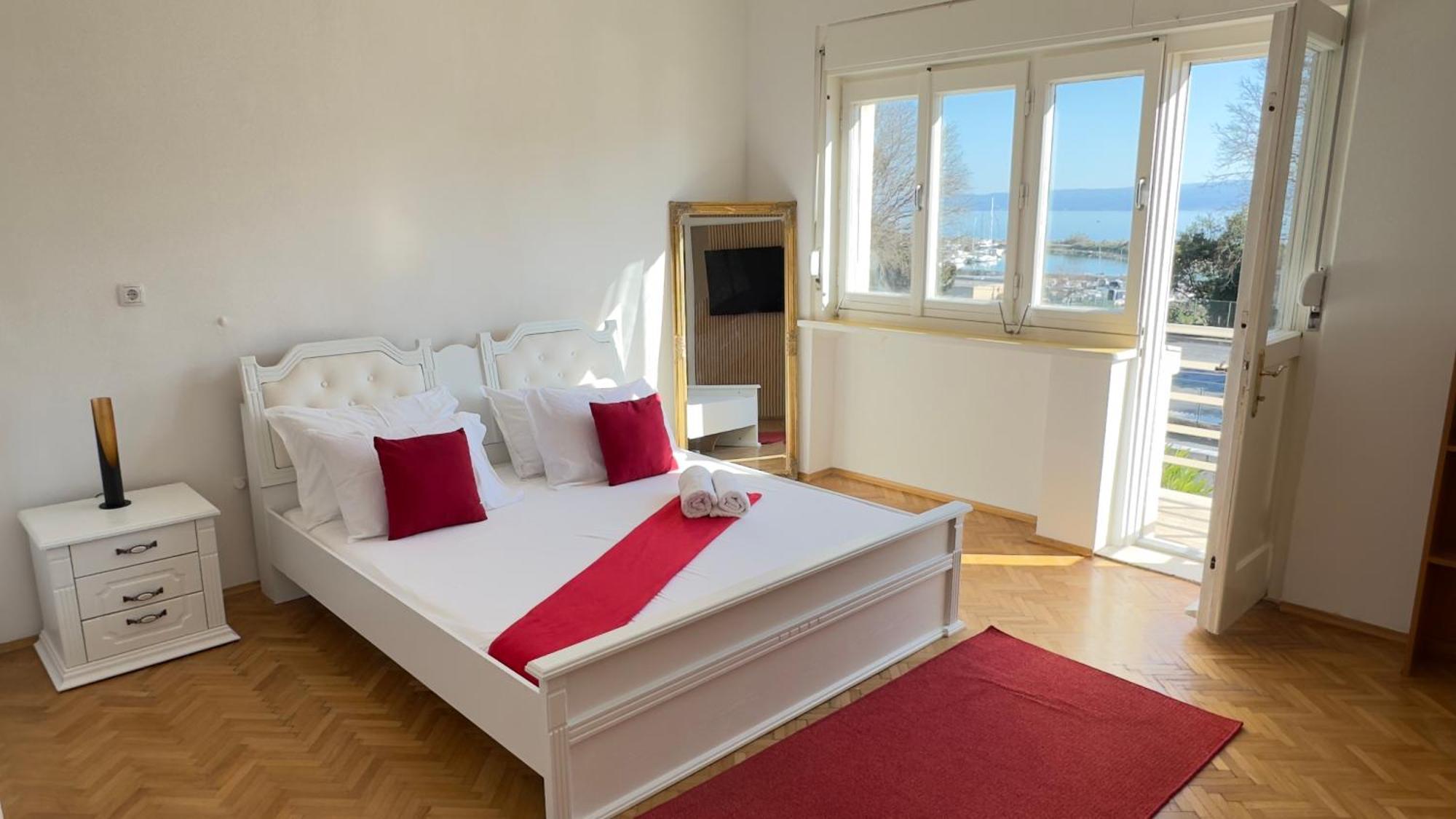 Vila At Location Split